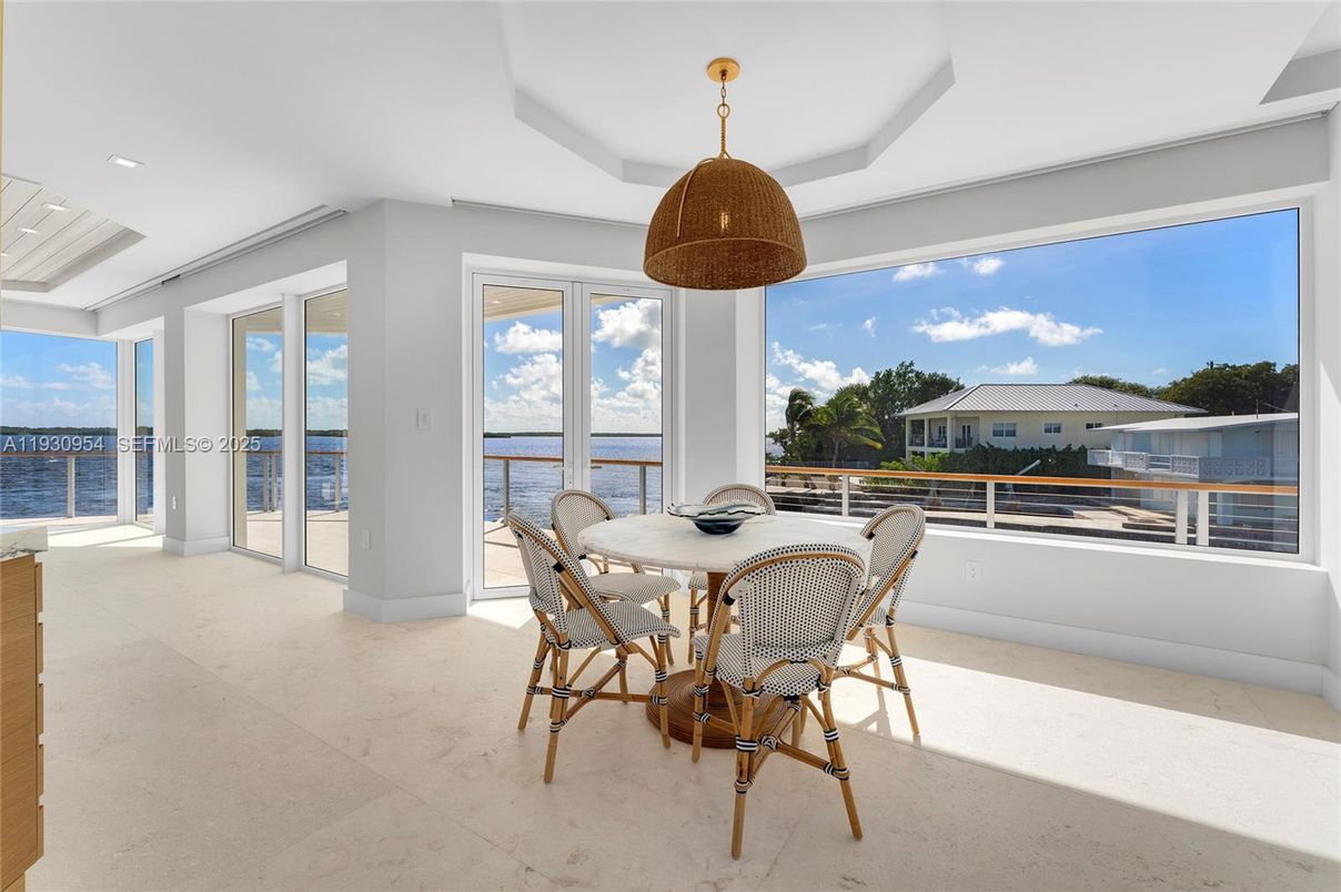 Dining room, Interior, Recessed Lighting, Water