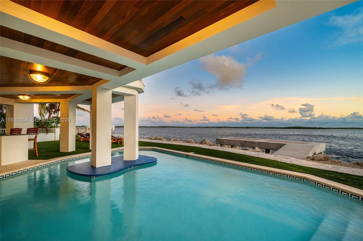 Exterior, Pool, Water