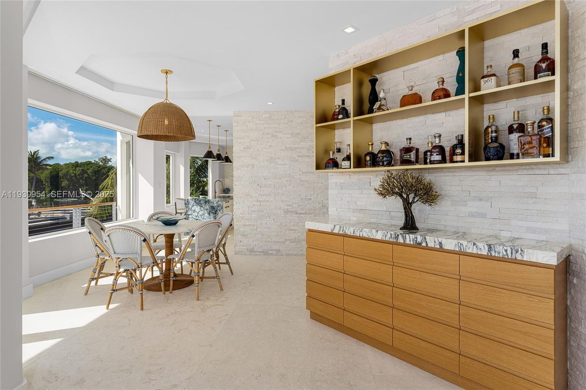 Dining room, Interior, Recessed Lighting