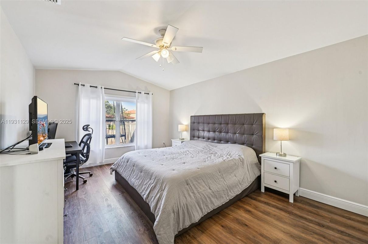 Bedroom, Home Office, Interior, Wood Texture Flooring