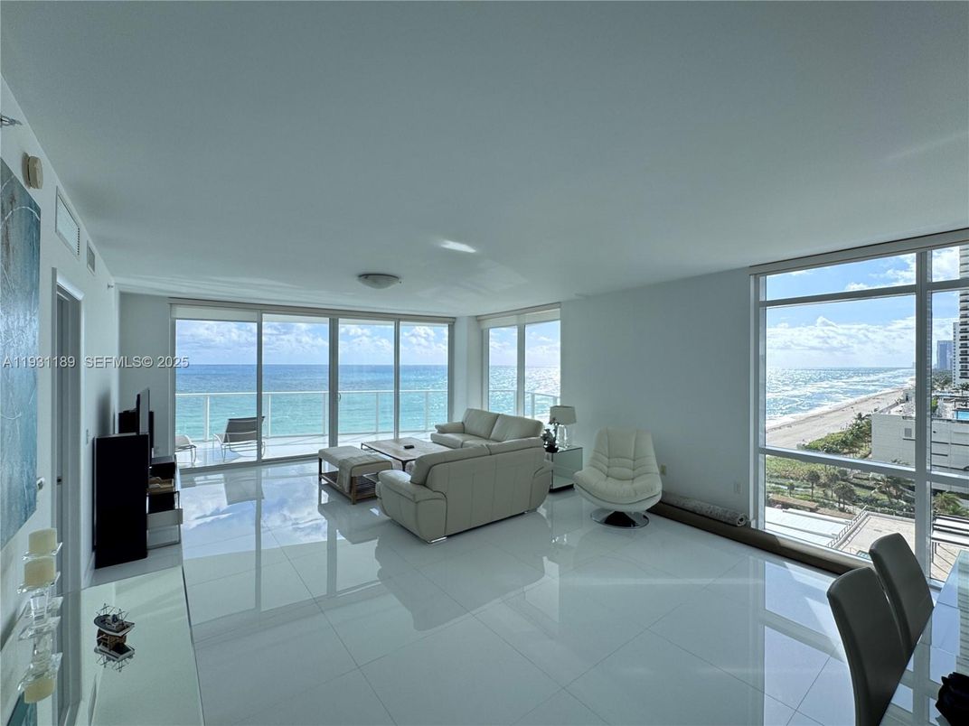 Interior, Living room, Water