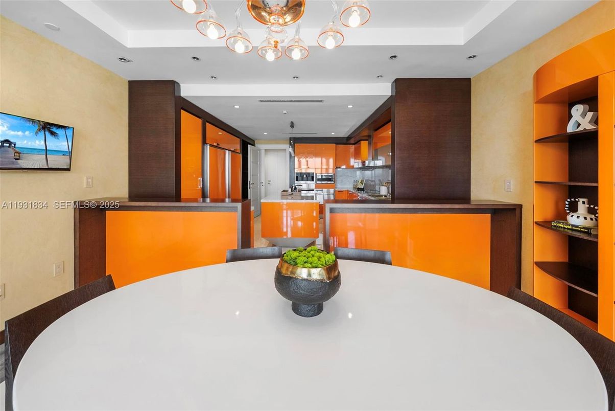 Dining room, Interior, Kitchen, Recessed Lighting, Stainless Steel Appliances