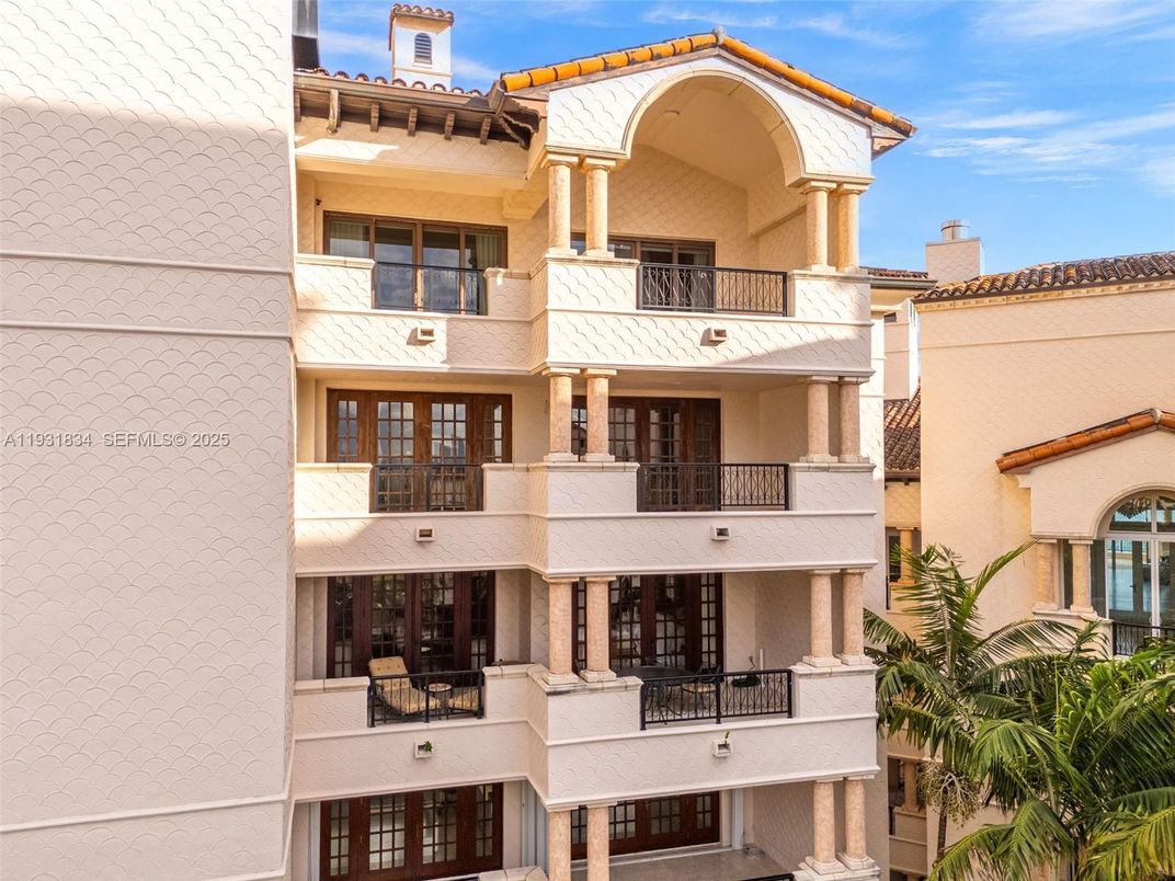 Exterior, Facade, Mediterranean