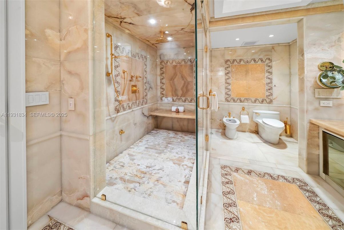 Bathroom, Interior, Recessed Lighting