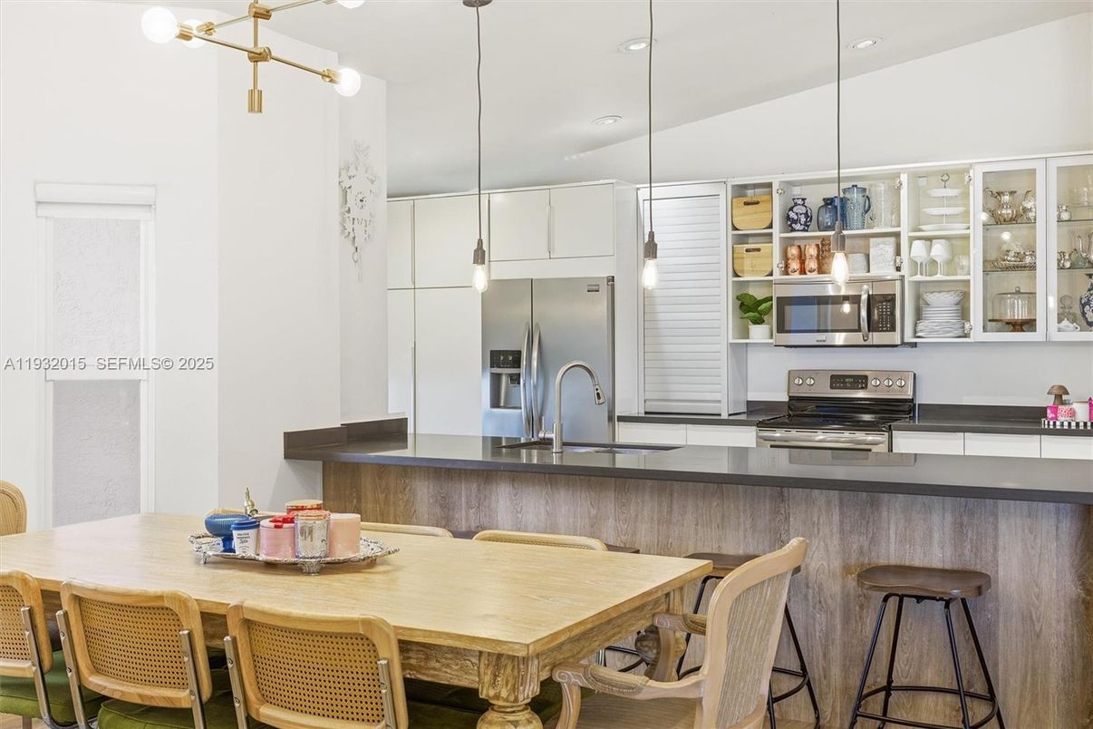 Dining room, Interior, Kitchen, Pendant Lights, Recessed Lighting, Stainless Steel Appliances