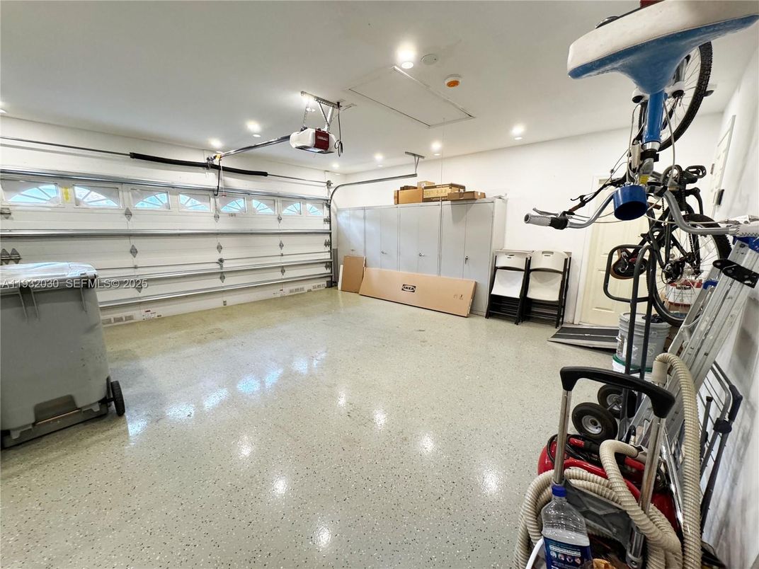 Fitness Equipment, Garage, Interior, Recessed Lighting
