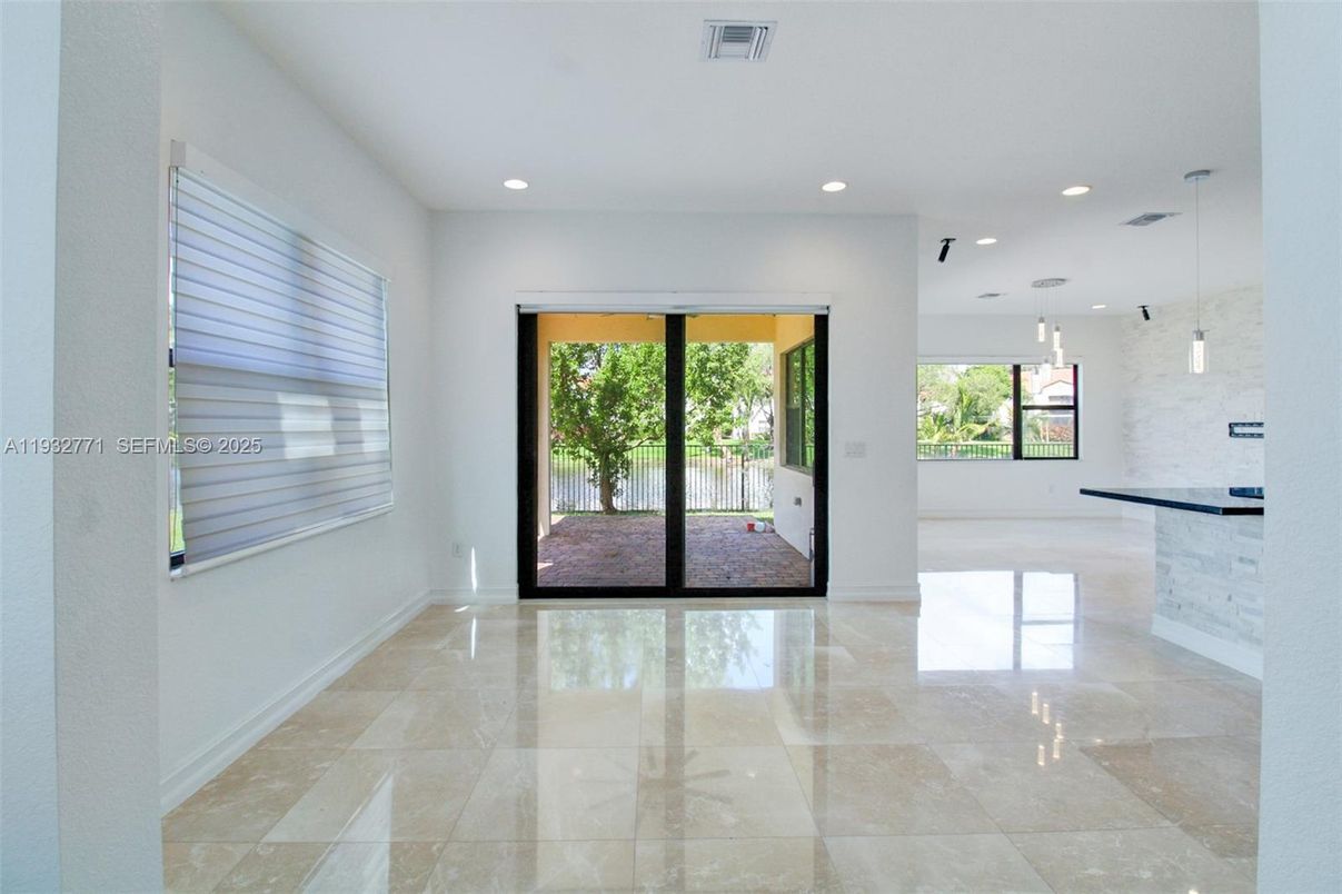 Empty room, Interior, Pendant Lights, Recessed Lighting