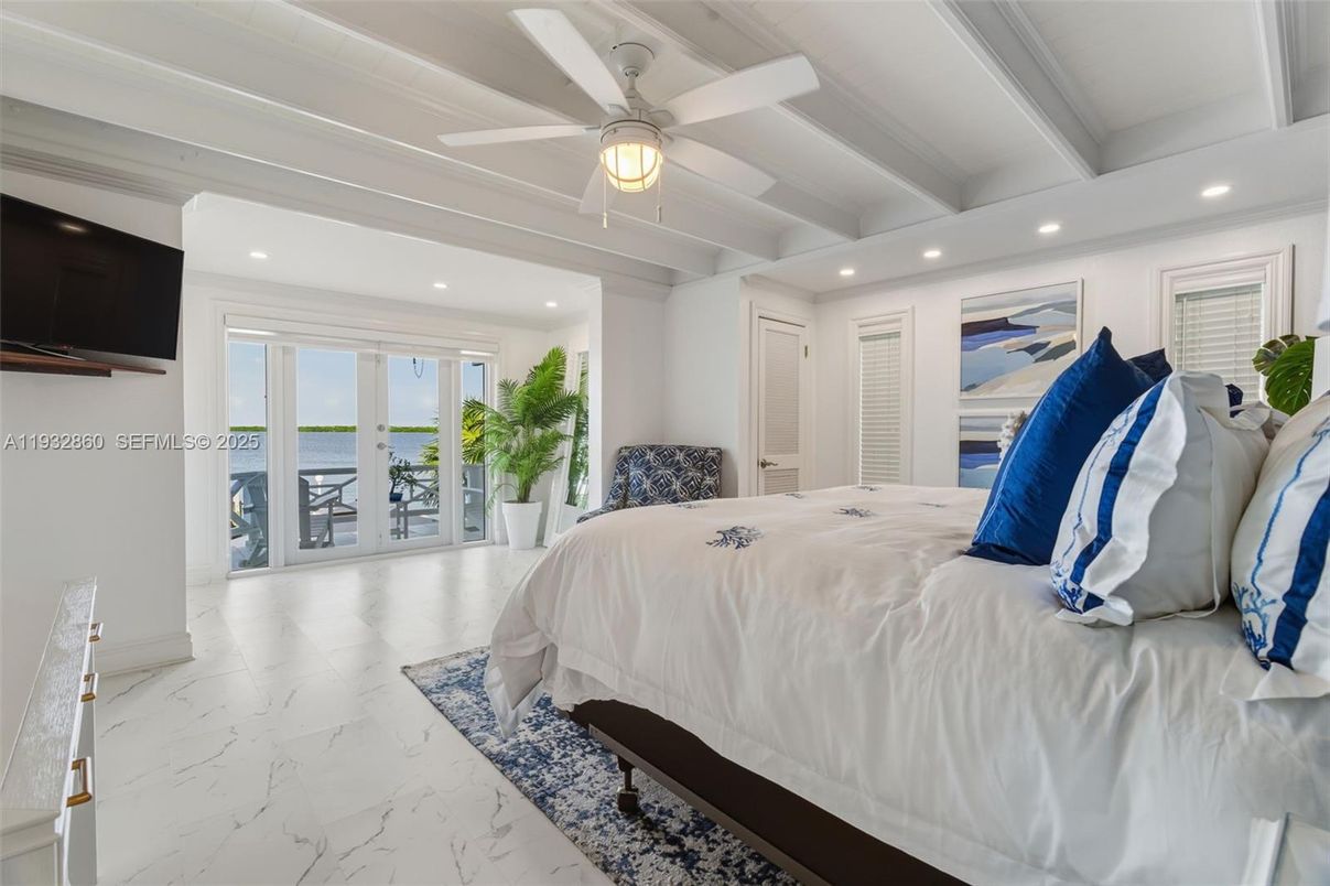 Bedroom, Interior, Marble, Recessed Lighting, Water