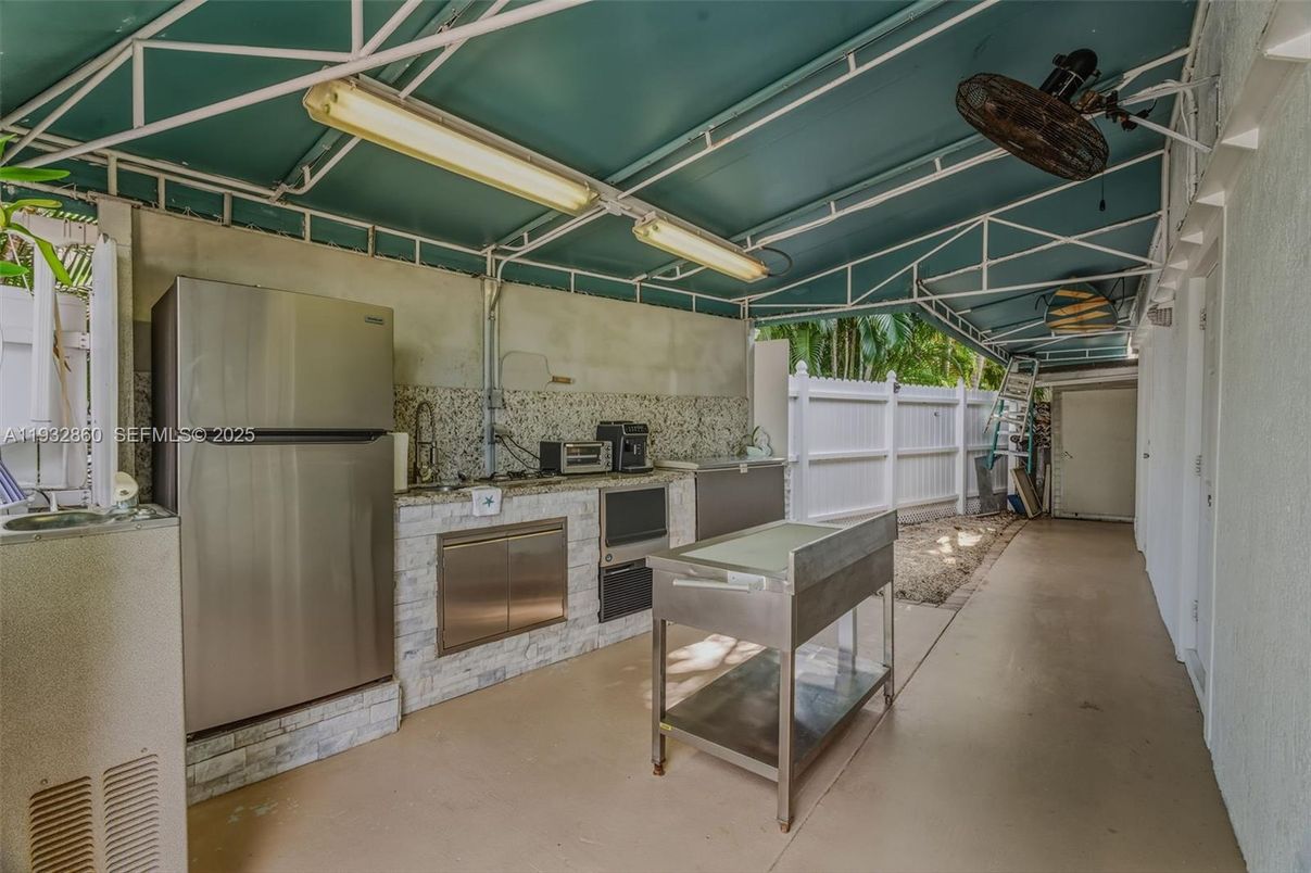 Exterior, Outdoor Kitchen