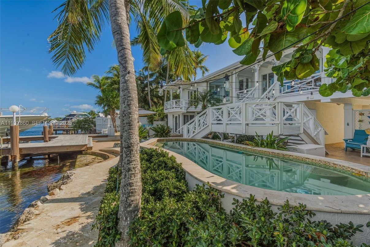 Exterior, Pool, Water