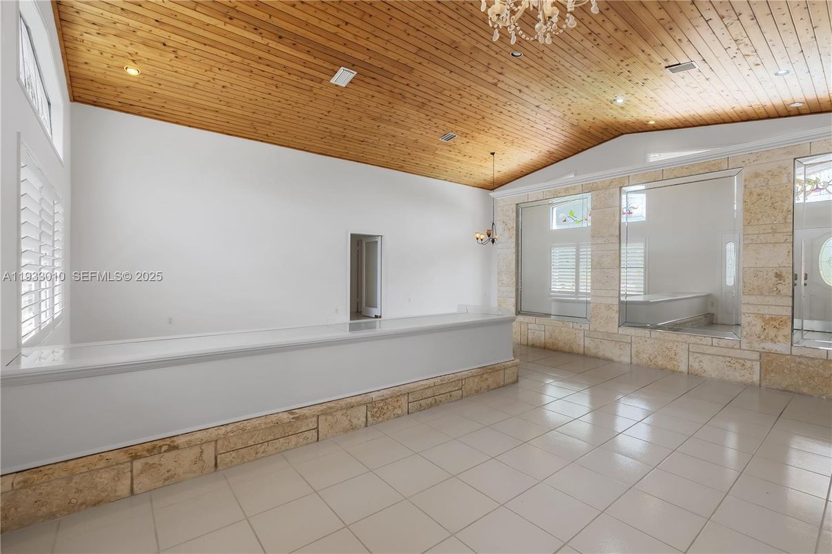 Empty room, Interior, Recessed Lighting, Wooden Ceilings