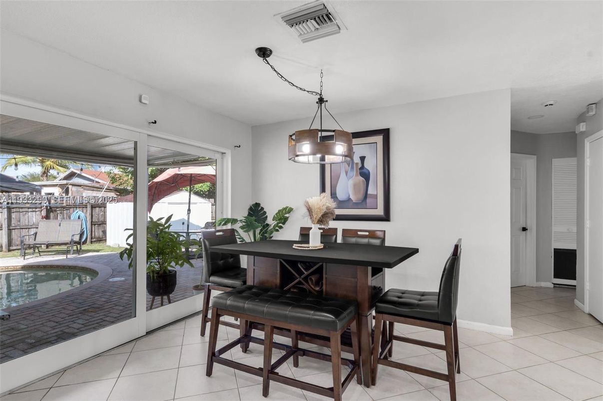 Dining room, Interior, Pendant Lights