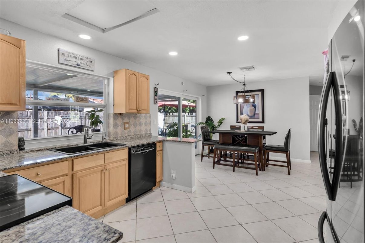 Dining room, Interior, Kitchen, Pendant Lights, Recessed Lighting