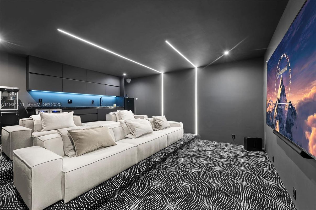 Interior, Projection Screen, Recessed Lighting, Theatre Room