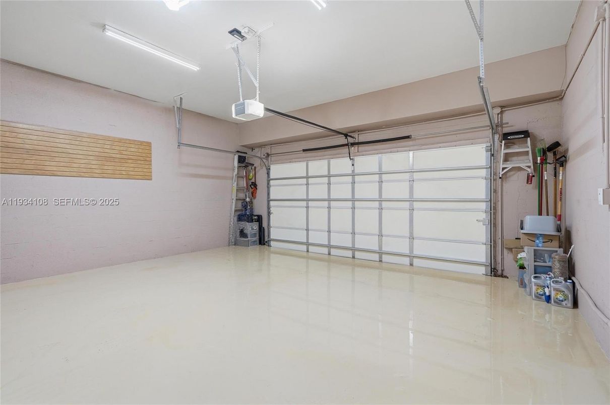 Garage, Interior