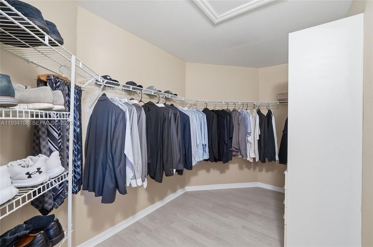 Interior, Walk-in Closets, Wood Texture Flooring