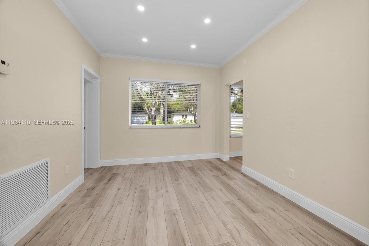 Empty room, Interior, Recessed Lighting, Wood Texture Flooring