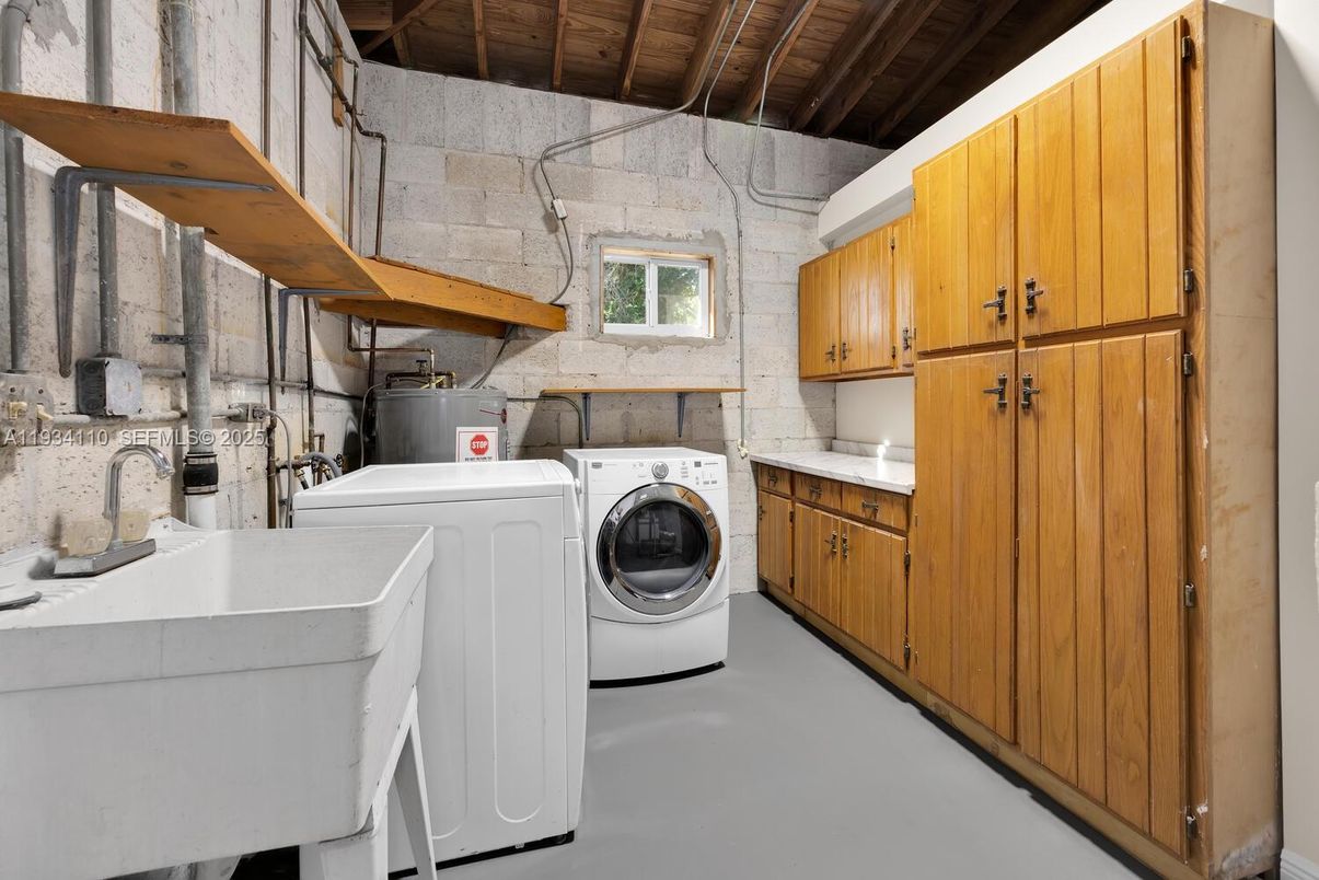 Interior, Stone Walls, Washer, Wooden Beams, Wooden Ceilings