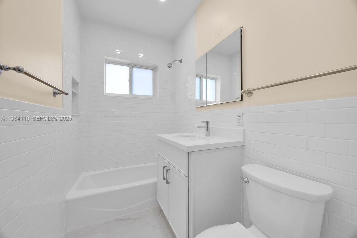 Bathroom, Interior, Marble, Recessed Lighting
