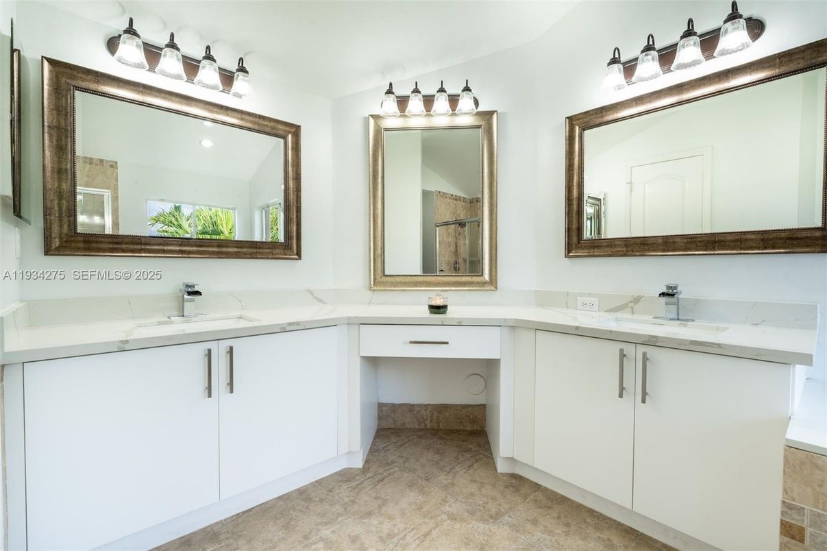 Bathroom, Dual Sink Vanities, Interior