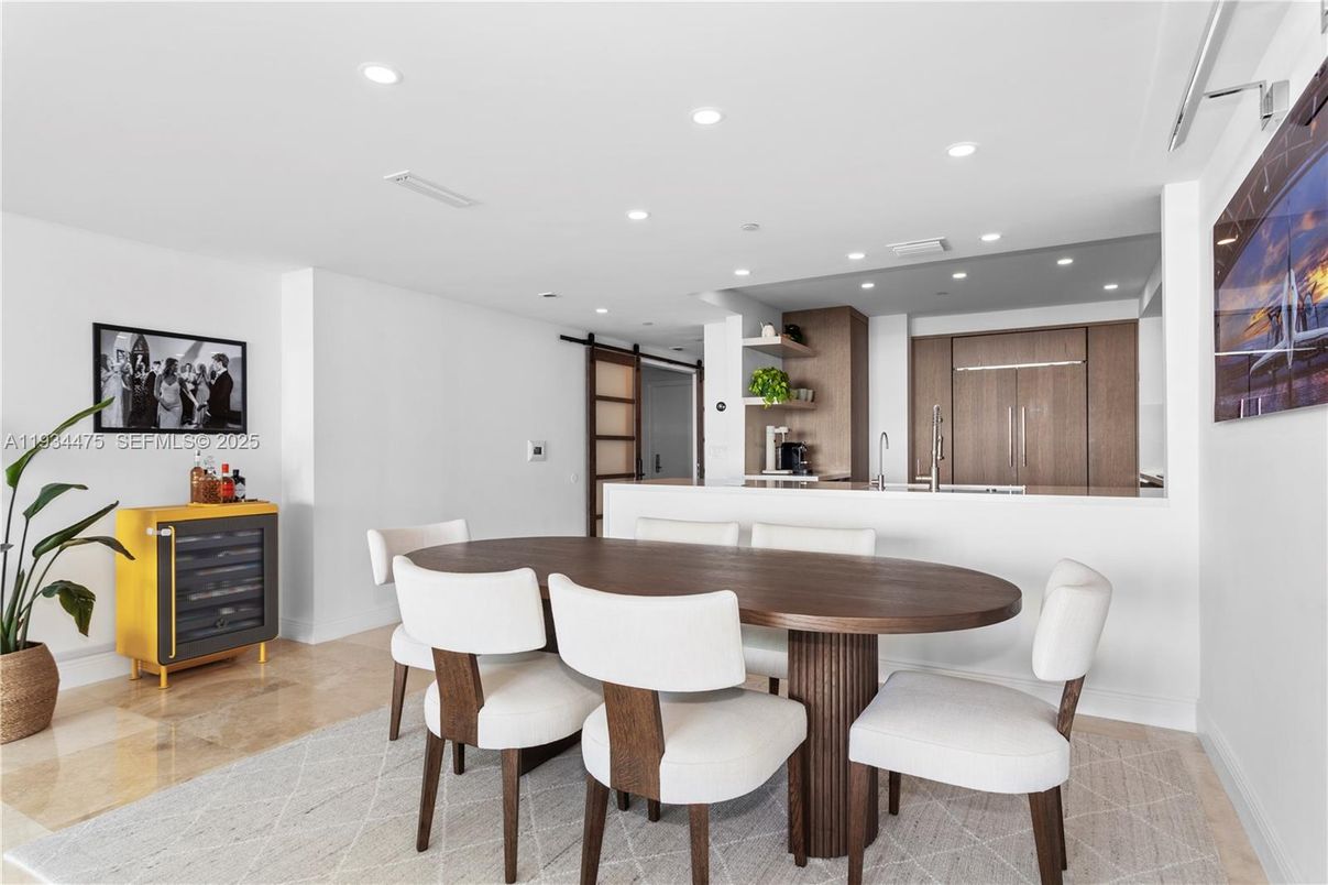 Dining room, Interior, Kitchen, Recessed Lighting