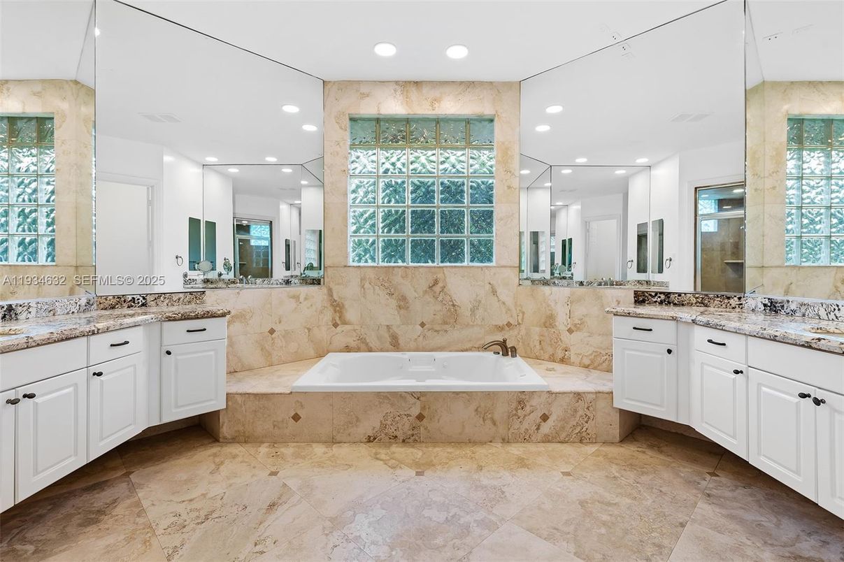 Bathroom, Interior, Recessed Lighting