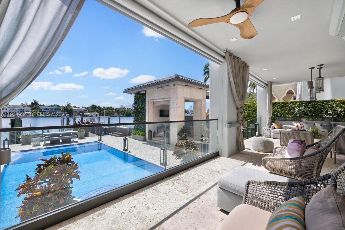 Exterior, Pool, Water