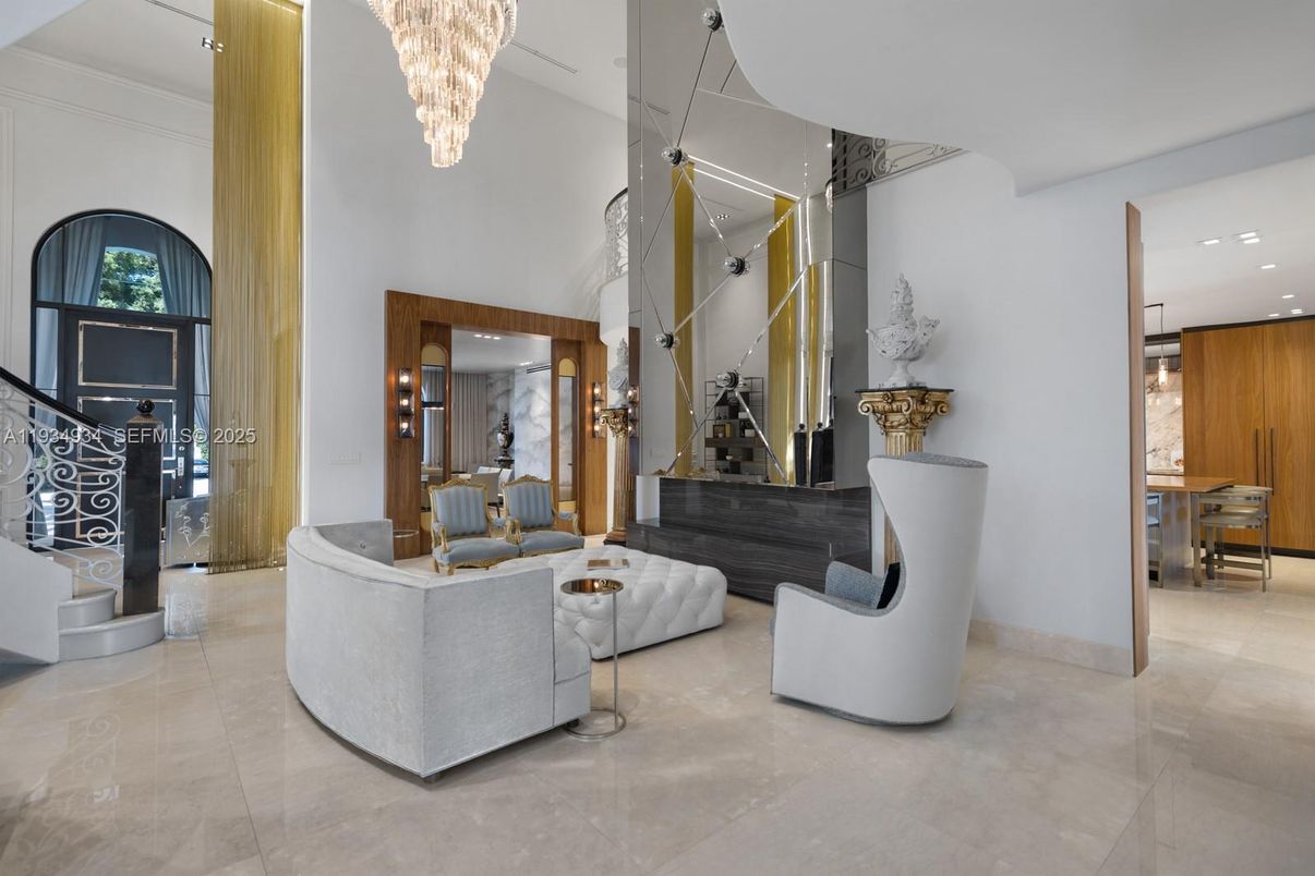 Chandelier, Dining room, Interior, Living room, Pendant Lights, Recessed Lighting