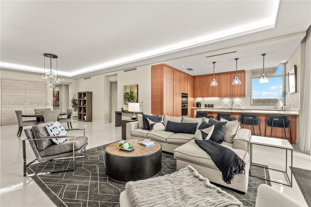 Dining room, Interior, Kitchen, Living room, Pendant Lights, Recessed Lighting, Stainless Steel Appliances