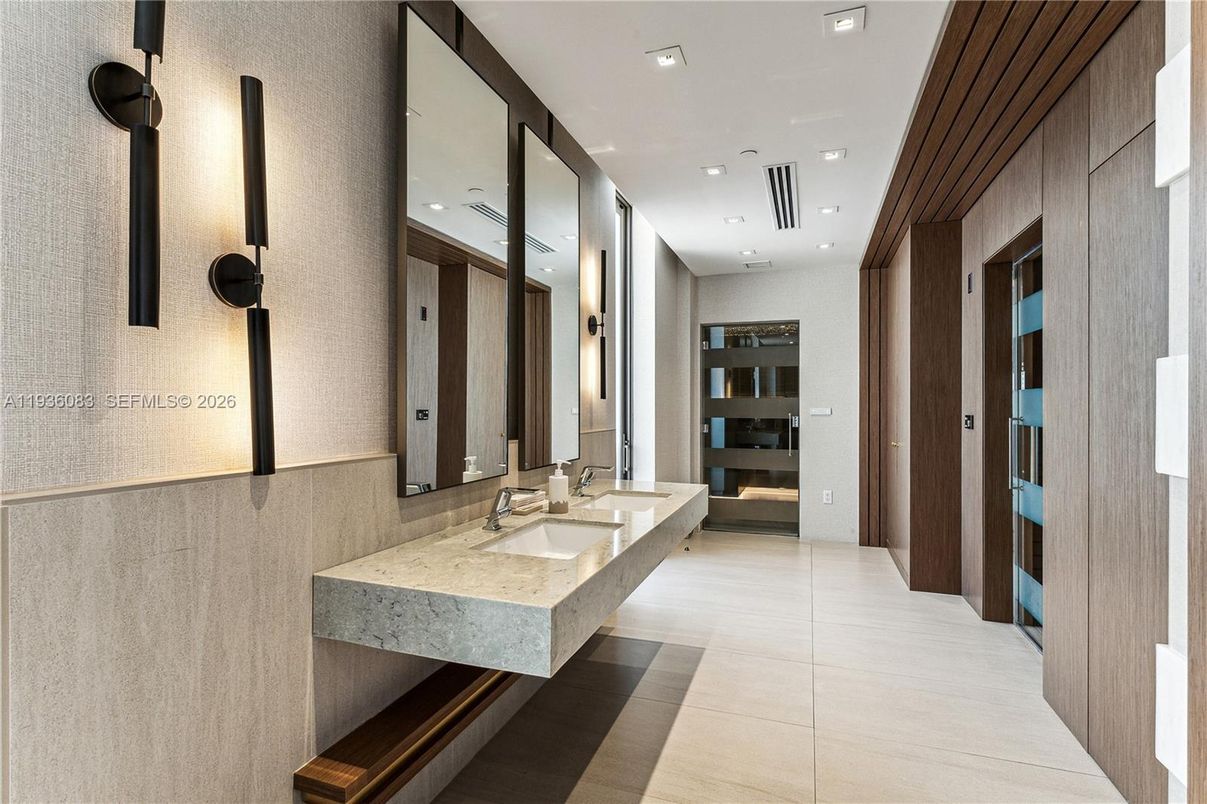 Bathroom, Dual Sink Vanities, Interior, Recessed Lighting