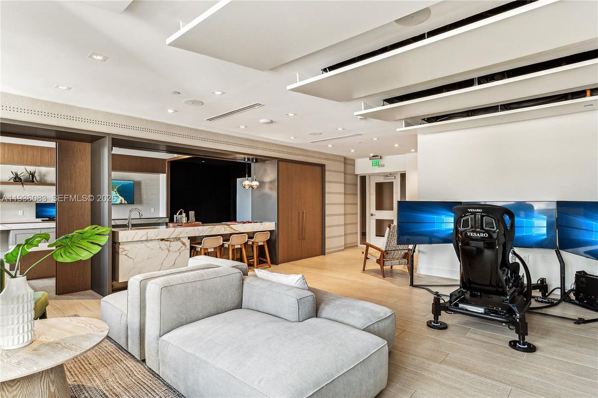 Interior, Recessed Lighting, Wood Texture Flooring