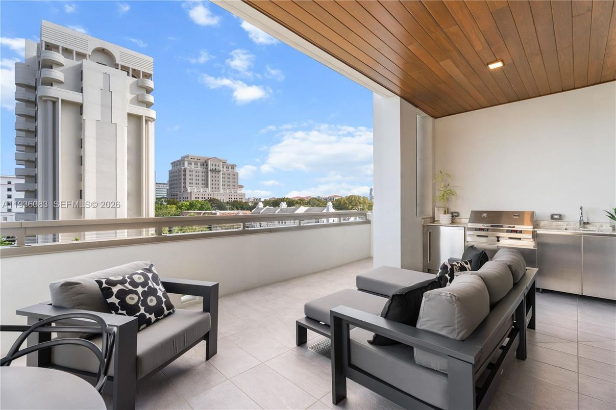 Exterior, Outdoor Kitchen