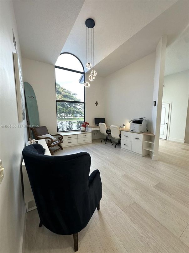 Interior, Pendant Lights, Wood Texture Flooring