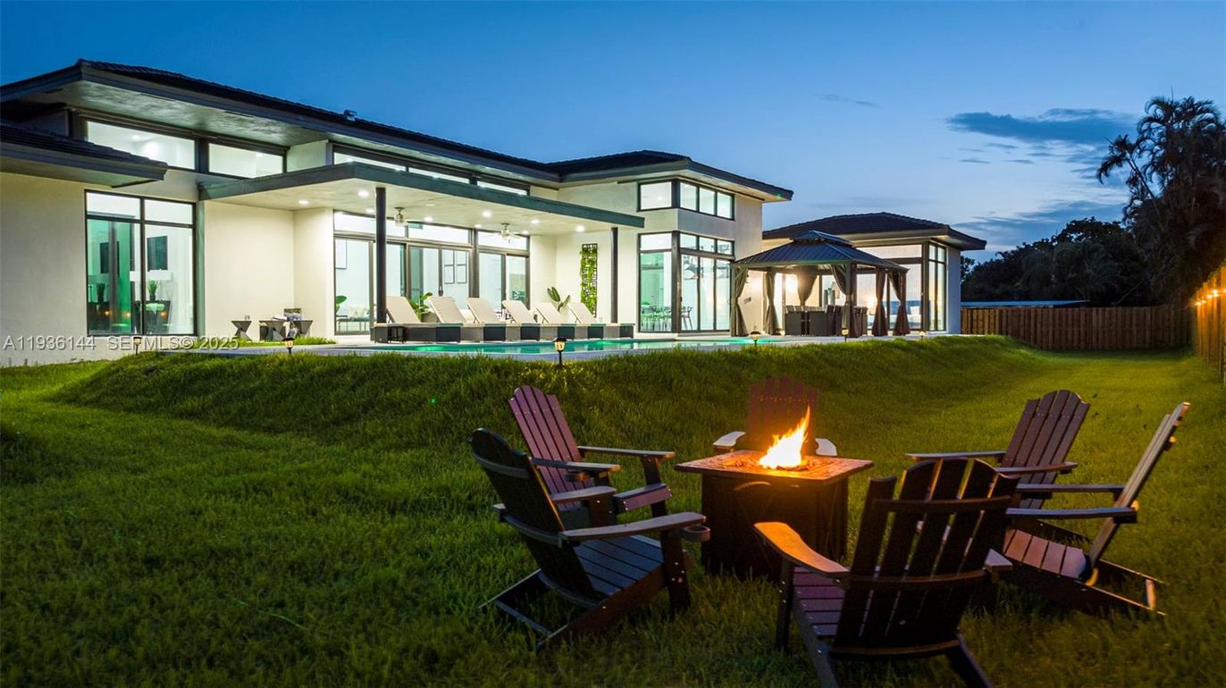 Backyard, Exterior, Pool