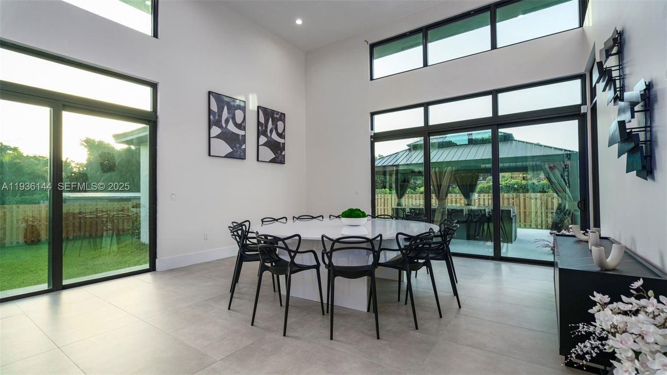 Dining room, Interior, Recessed Lighting