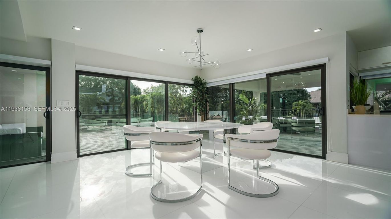 Dining room, Interior, Pendant Lights, Recessed Lighting