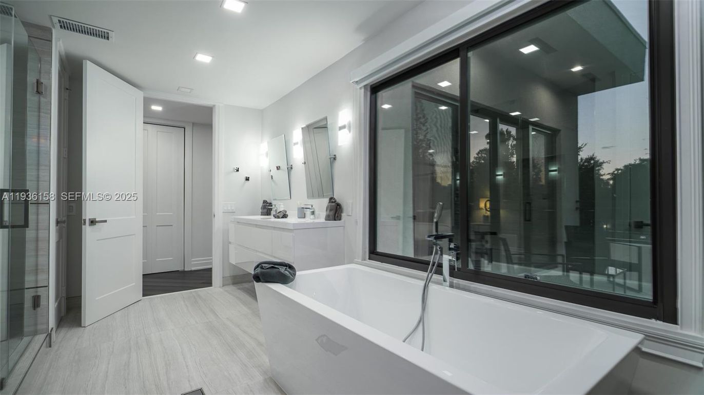 Bathroom, Interior, Recessed Lighting