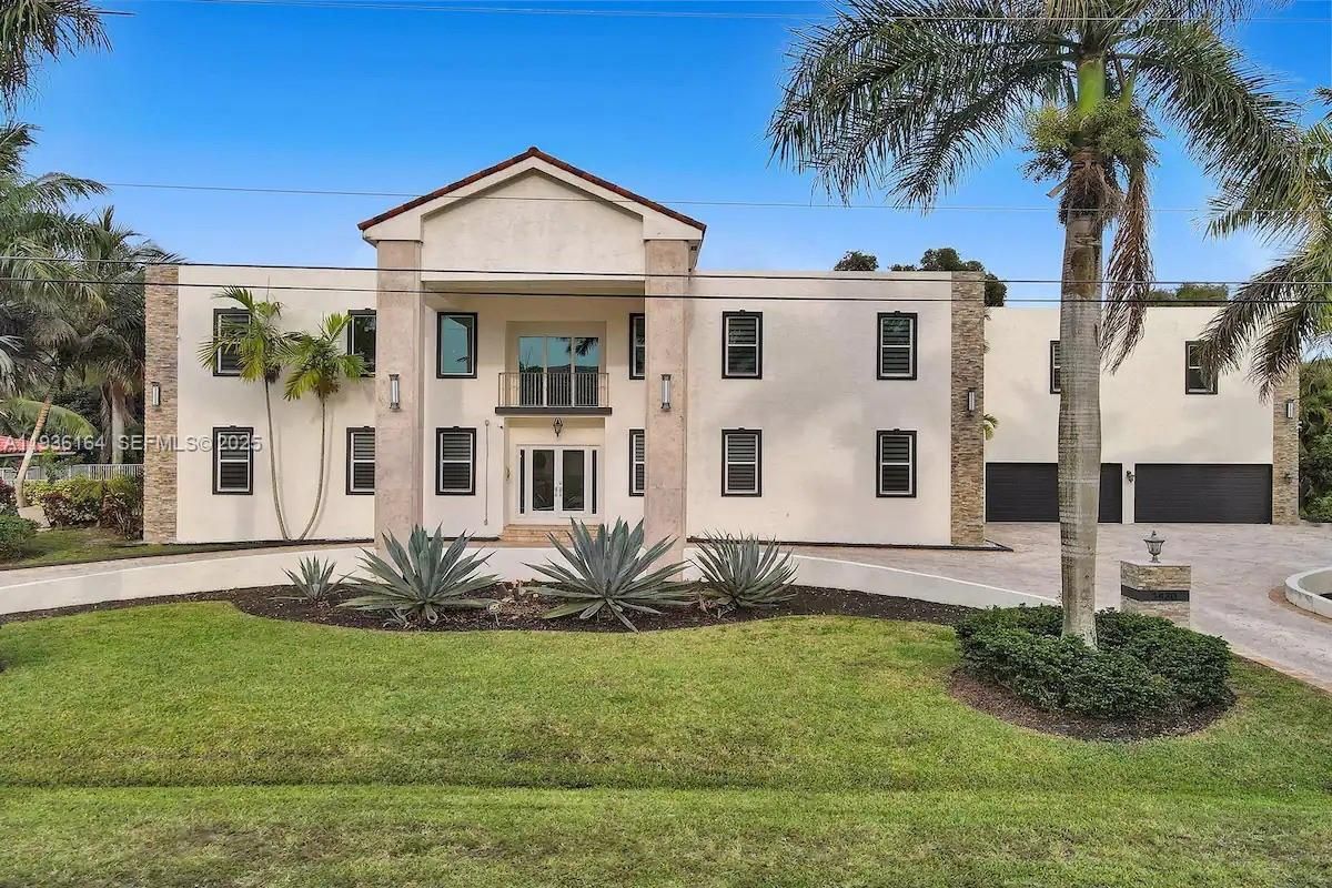 Backyard, Exterior, Facade, Spanish Mediterranean