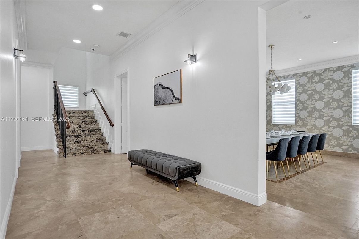 Dining room, Interior, Pendant Lights, Recessed Lighting