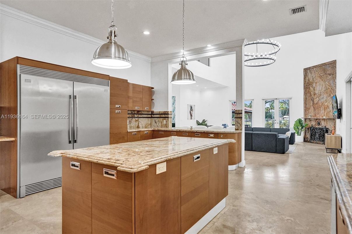 Interior, Kitchen, Living room, Pendant Lights, Recessed Lighting, Stainless Steel Appliances