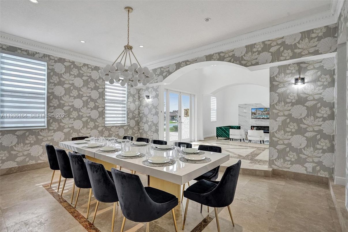 Dining room, Interior, Pendant Lights, Recessed Lighting