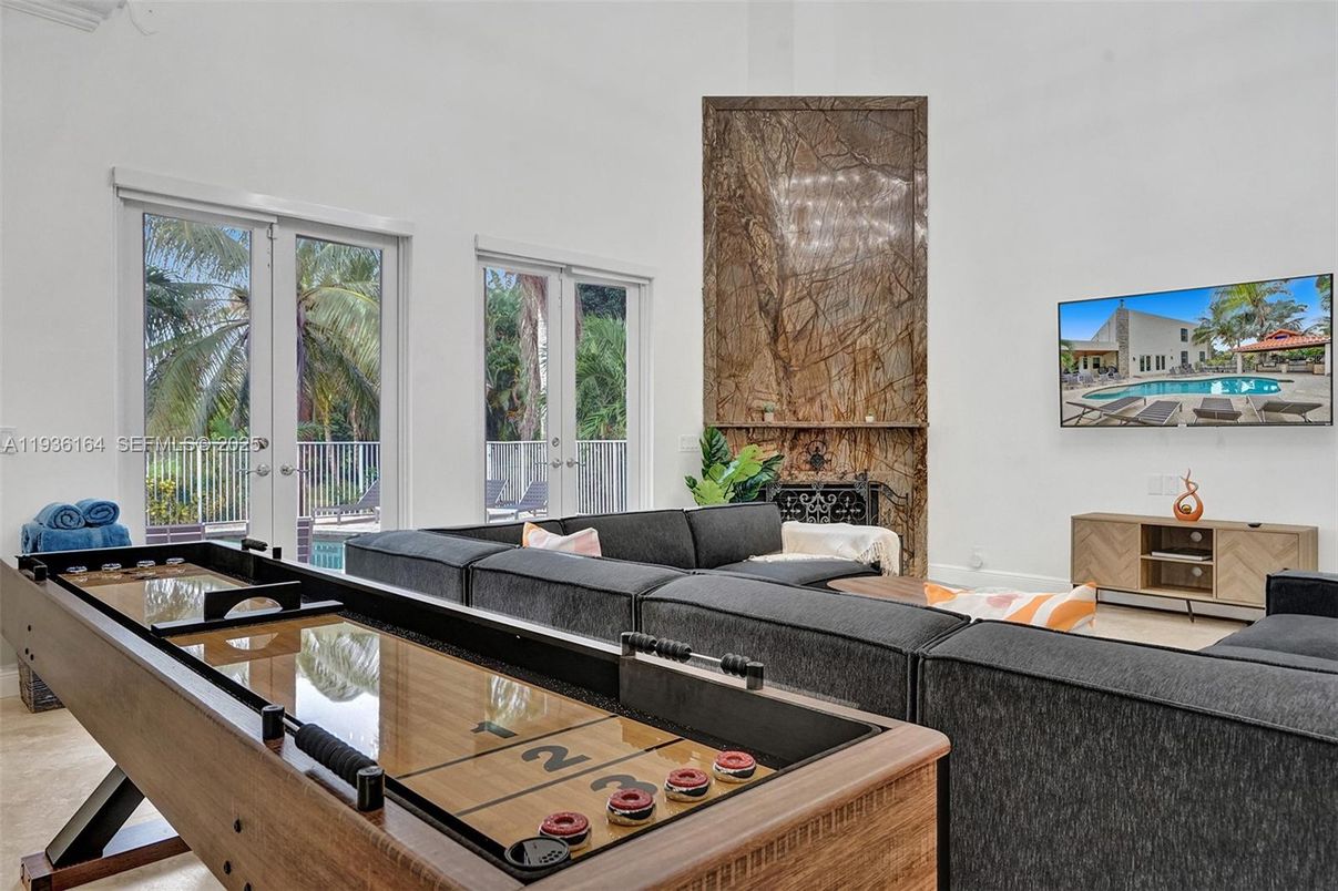 Fireplace, Interior, Living room