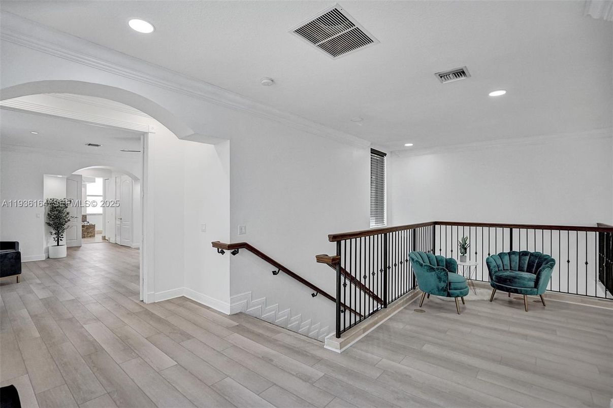 Interior, Recessed Lighting, Wood Texture Flooring