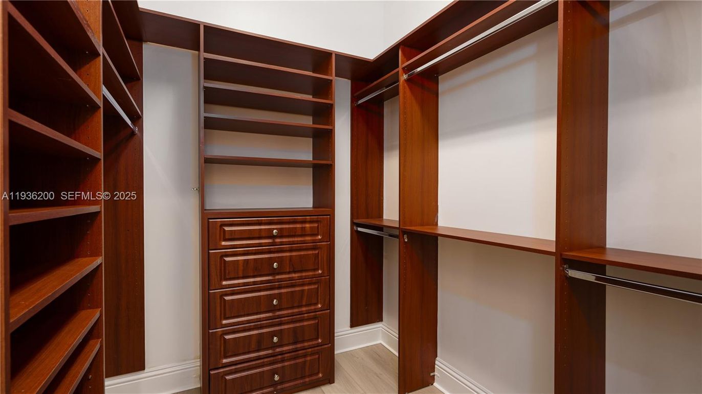 Interior, Walk-in Closets, Wood Texture Flooring