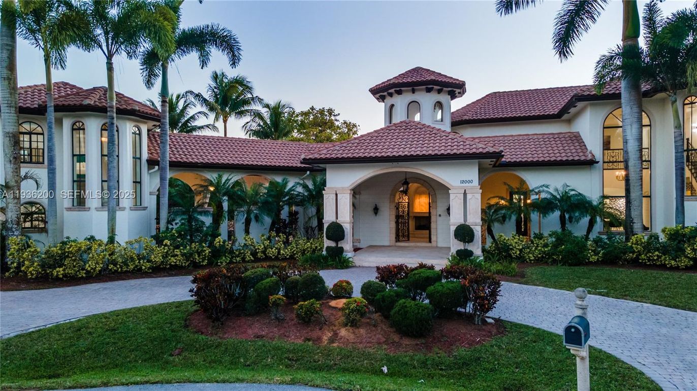 Backyard, Exterior, Facade, Mediterranean