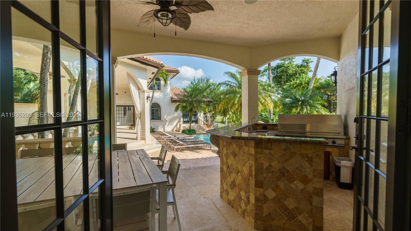 Exterior, Outdoor Kitchen