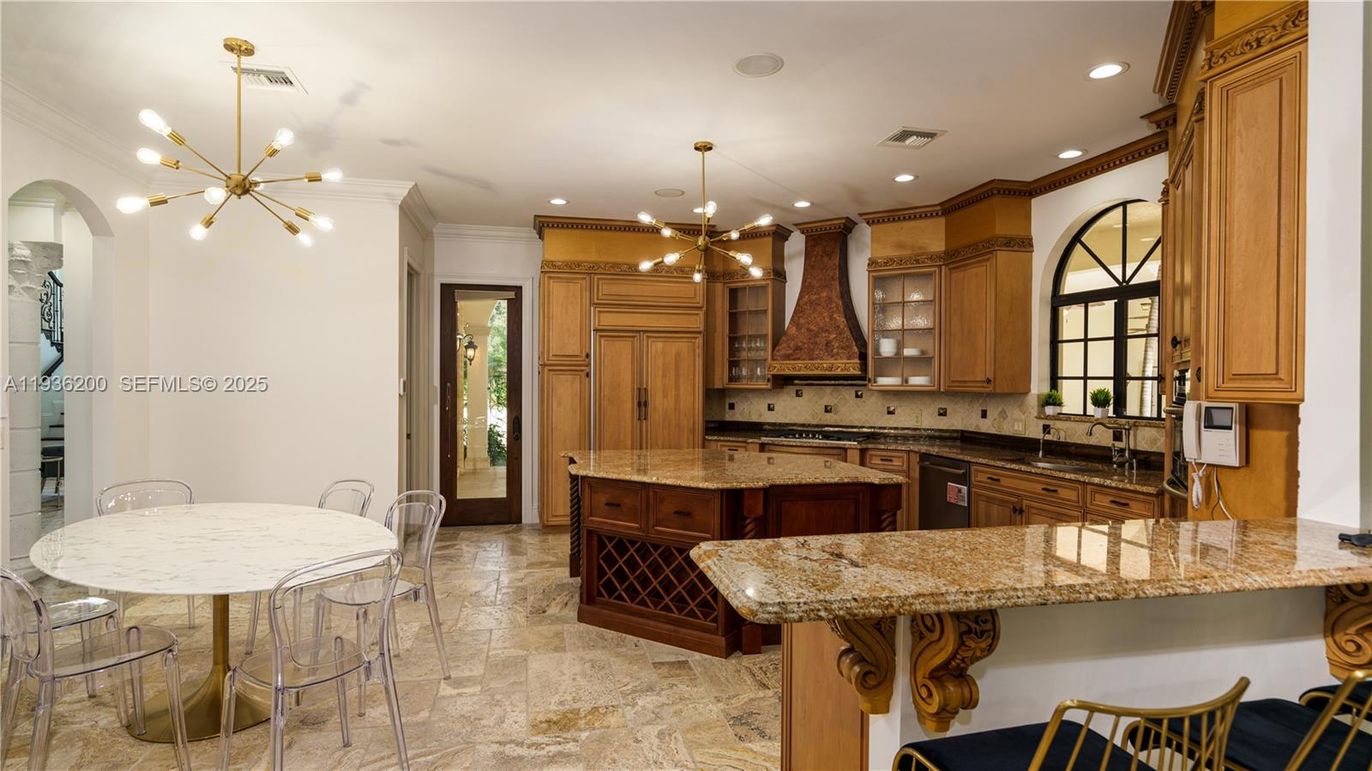 Dining room, Interior, Kitchen, Pendant Lights, Recessed Lighting