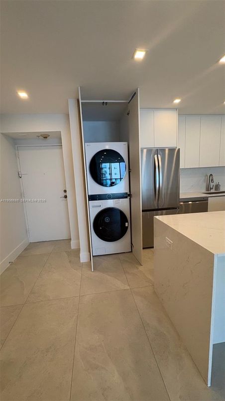 Interior, Kitchen, Recessed Lighting, Washer