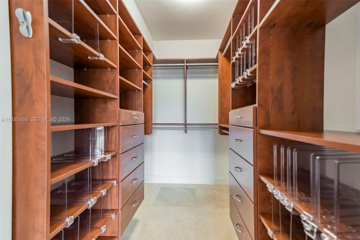 Interior, Walk-in Closets