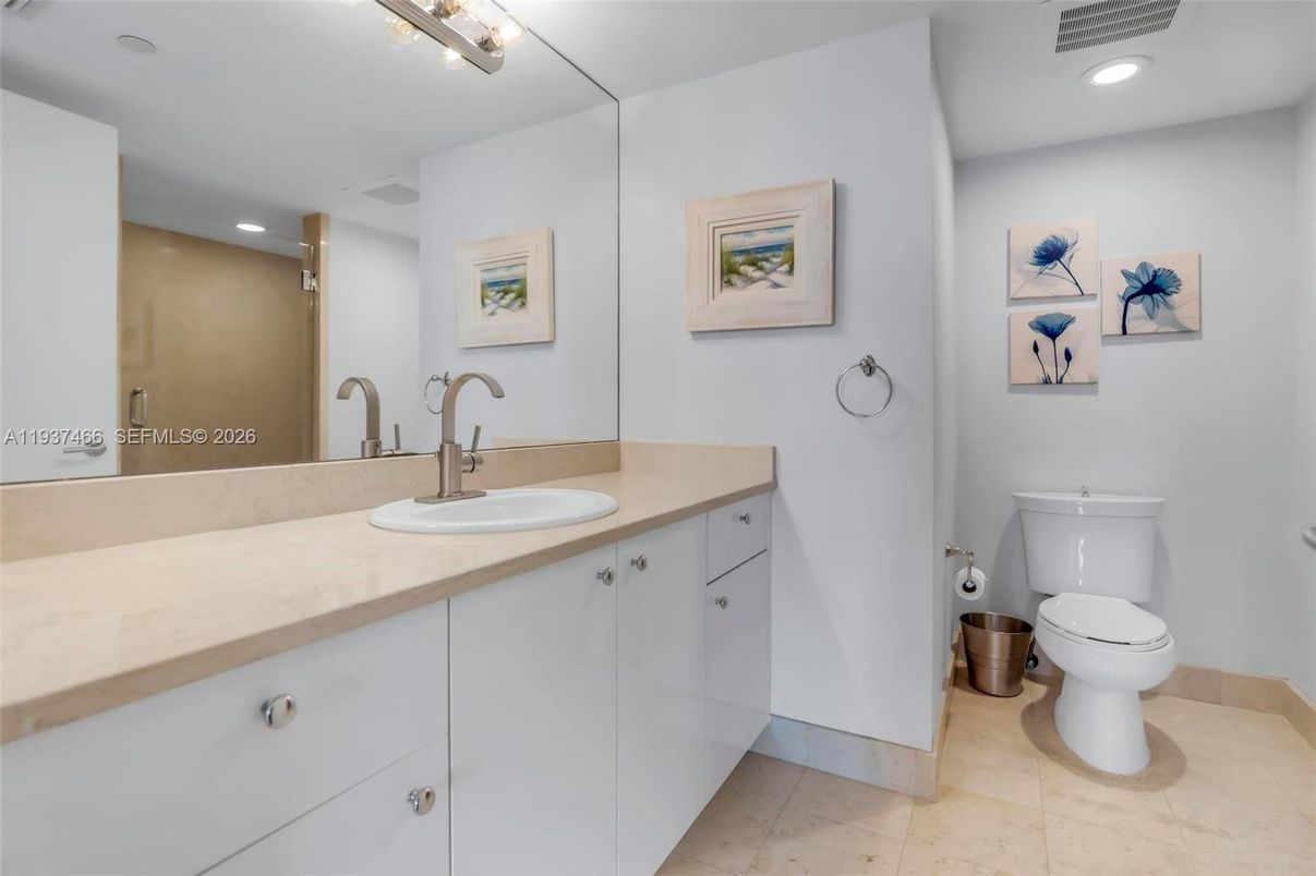 Bathroom, Interior, Recessed Lighting